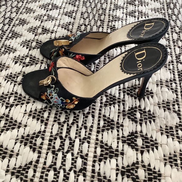 Dior Black Embroidered Heels Lock and Key 6.5 - Picture 2 of 4